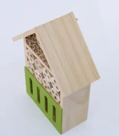 Wetterfestes Hartholz-Vogelhaus mit langlebiger Gravur für professionelle Gärten