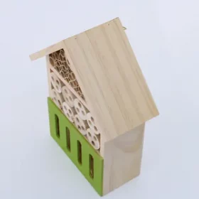 Wetterfestes Hartholz-Vogelhaus mit langlebiger Gravur für professionelle Gärten