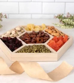 Einladungstablett aus Holz mit Namen