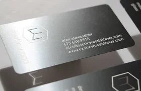 Eloxierte Einladungskarte mit Gravurlogo