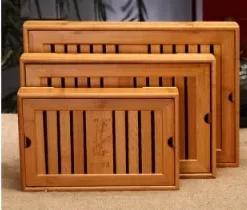 Graviertes Holztablett für Wein und Käse