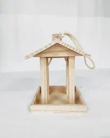 Namensgraviertes Vogelhaus mit Kupferdach als exklusives Gartengeschenk