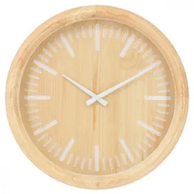 Wanduhr mit mattierter Oberfläche und filigraner Gravur