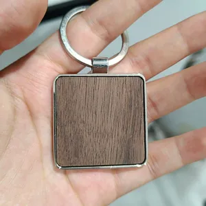 Minimalistischer Holz-Schlüsselanhänger