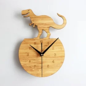 Individuell gestaltete Uhr mit Datum, Namen und Logo