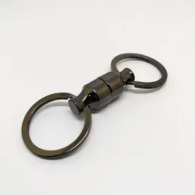 Multifunktionaler Schlüsselanhänger mit Magnet