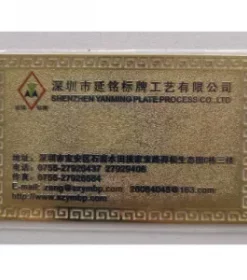 Geschenkkarte mit Cutout auf Metallbasis