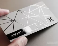 Karte mit Laserbranding auf Aluminium