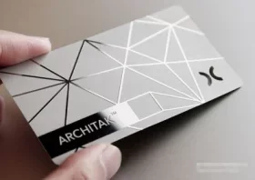Karte mit Laserbranding auf Aluminium