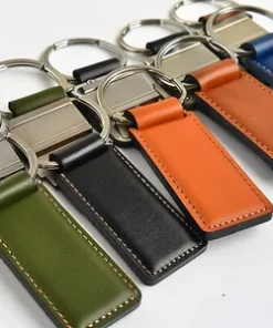 Moderner Lederanhänger für Schlüsselbund zum Valentinstag