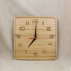 Acryl-Wanduhr mit Firmenname als stilvoller Blickfang