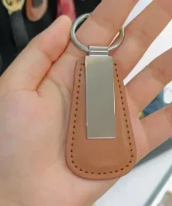 Moderner Anhänger aus echtem Leder mit Initialen für Vatertag