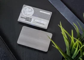 Aluminiumkarte mit polierter Gravur