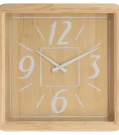 Wanduhr mit dekorativem Ziffernblatt und personalisierter Gravur