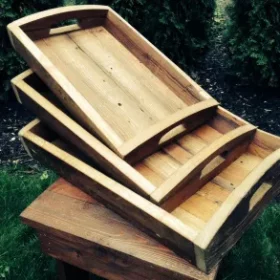 Modernes Line-Art-Tablett mit Gravur