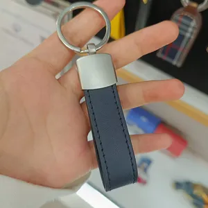 Personalisierter Schlüsselanhänger aus Leder mit Namen für Vatertag