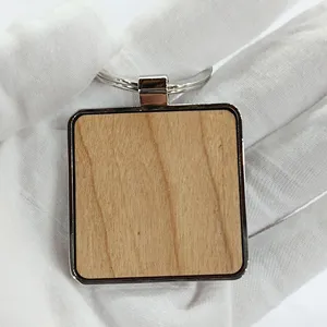 Mini Schlüsselanhänger aus Holz