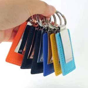 Schöner Lederanhänger in Herzform mit Geschenkverpackung