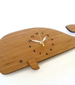 Individuelle Wanduhren für Firmenräume mit Logo-Gravur