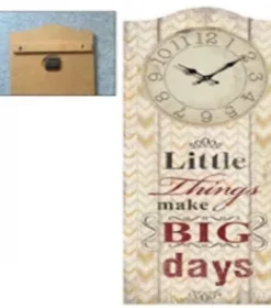 Wanduhr mit Gravur in verschiedenen Schriftarten und Layouts