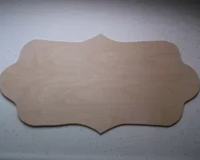 Holzschild mit Typografie-Design