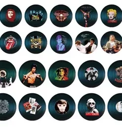 Buntes Holzschild mit Namensgravur