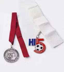 Holzmedaille mit Lasergravur und Logo