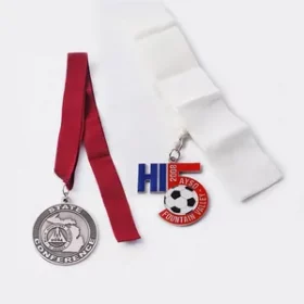 Holzmedaille mit Lasergravur und Logo