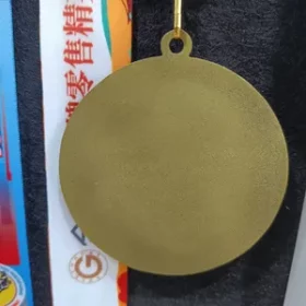 Feierliche Ehrenmedaille mit Etui