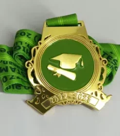 Kompakte Holzmedaille mit Öse