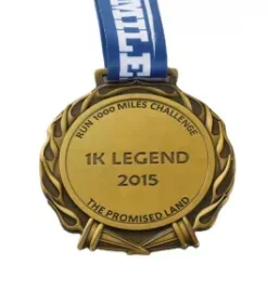 Goldmedaille mit reflektierender Oberfläche