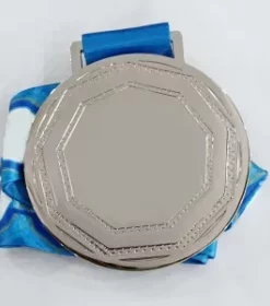 Holz-Auszeichnung mit Band in Wunschfarbe