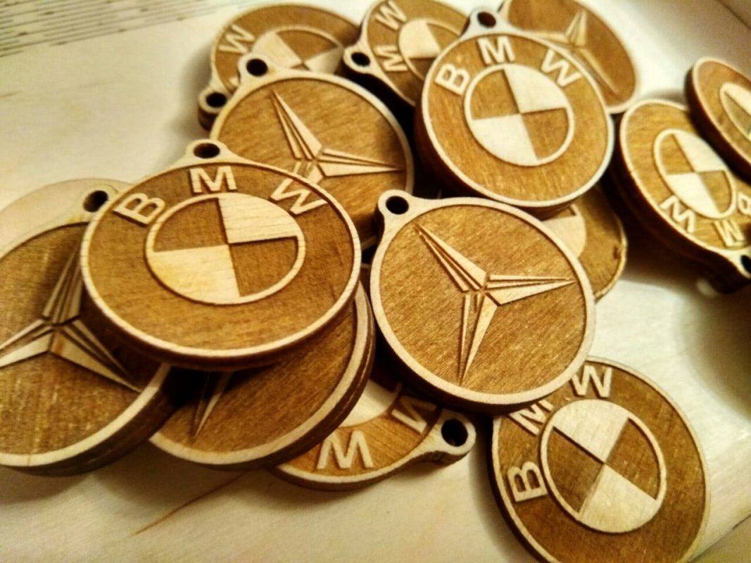 Lasergravur auf Sperrholz