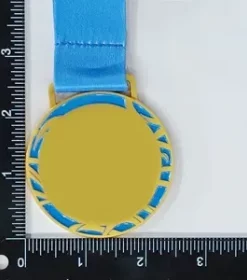 Gravierte Holzmedaille mit Clip