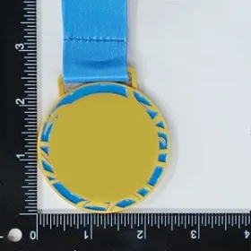 Gravierte Holzmedaille mit Clip
