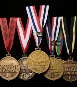 Metallauszeichnung mit Schleifenhalter