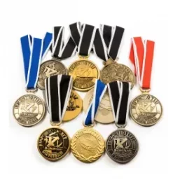 Absolventenmedaille aus Holz