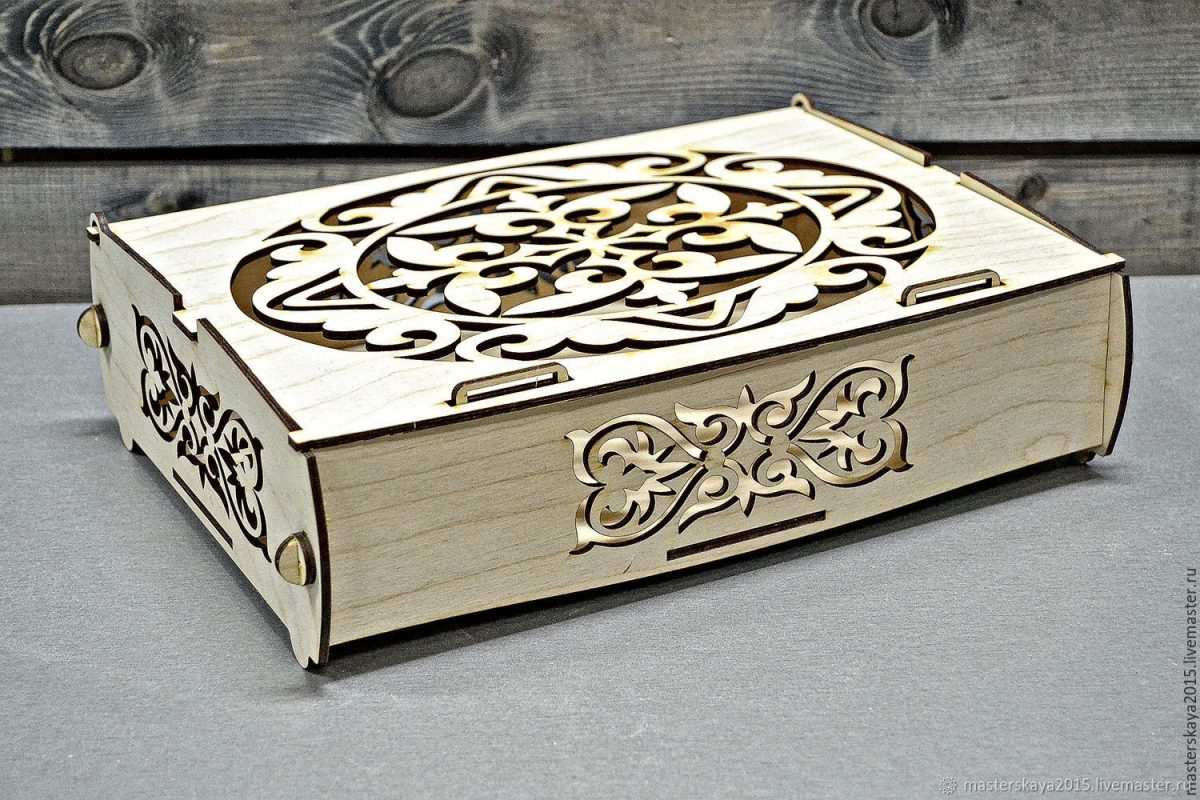 Lasergravur auf Sperrholz