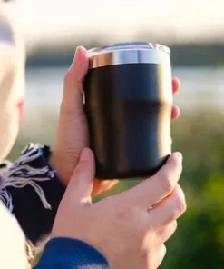 Kaffeetassen und Becher