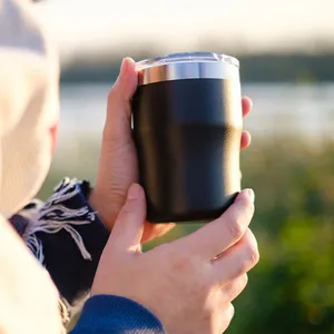 Kaffeetassen und Becher