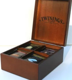 Hochwertige Holz-Teebox personalisieren lassen – Perfekt für Hochzeiten und Events