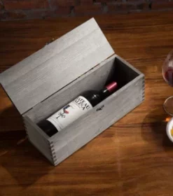 Edle Holz-Weinbox für besondere Anlässe – Exklusives Firmenpräsent mit Gravur
