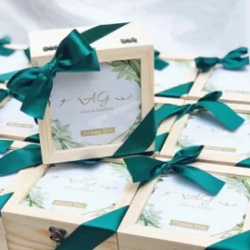 Premium Holzbox mit Namensgravur – Stilvolle Box für Erinnerungsstücke