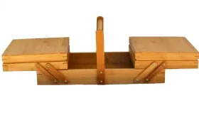 Holzbox mit Logo oder Text gravieren – Luxuriöse Holzbox für Weinflaschen