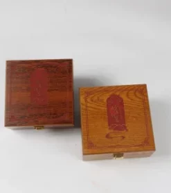 Premium Holzbox mit Namensgravur – Elegante Box für persönliche Andenken