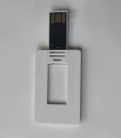 Personalisierter USB-Stick im Kreditkartenformat mit Gravur für Firmenkunden