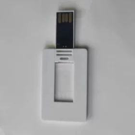 Personalisierter USB-Stick im Kreditkartenformat mit Gravur für Firmenkunden