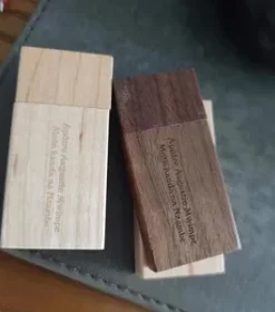 USB-Sticks aus Holz mit Gravur für Business