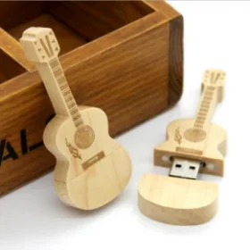 USB-Sticks aus Holz mit individuellem Text