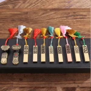 Schlichter Datenstick aus Metall mit Drehmechanismus